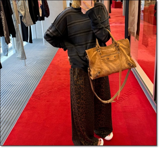 0a21a467ebc1f0edbc12169715ec9421_1763012051_6186.jpg 0a21a467ebc1f0edbc12169715ec9421_1763012051_6186.jpg