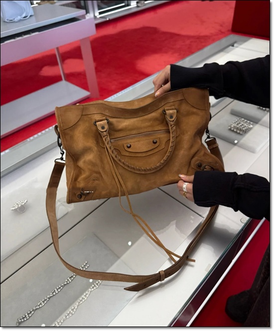 0a21a467ebc1f0edbc12169715ec9421_1763012170_4375.jpg 0a21a467ebc1f0edbc12169715ec9421_1763012170_4375.jpg