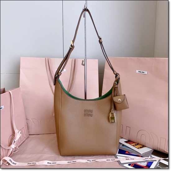 a07e2a92a3546489ebc8447a6729ebd2_1762329025_885.jpg a07e2a92a3546489ebc8447a6729ebd2_1762329025_885.jpg