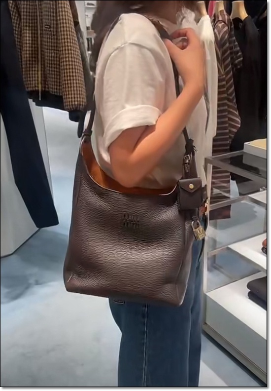 a07e2a92a3546489ebc8447a6729ebd2_1762329125_232.jpg a07e2a92a3546489ebc8447a6729ebd2_1762329125_232.jpg