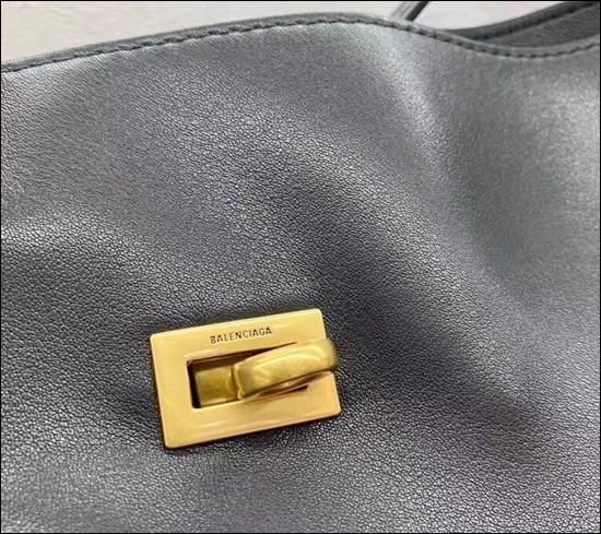 a894876dadc30feed5a0fe61c53403d2_1763360379_0216.jpg a894876dadc30feed5a0fe61c53403d2_1763360379_0216.jpg