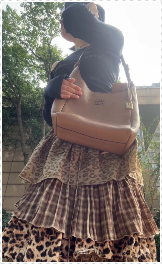 8e3aa2cef577caacfea88a4e0b24a97b_1765164180_0052.jpg 8e3aa2cef577caacfea88a4e0b24a97b_1765164180_0052.jpg