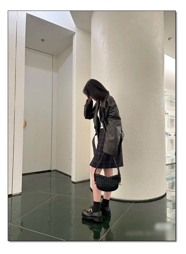 베이비 보테가베네타 솔스티스 특색있는 모티브를 느낄게 해주는 item