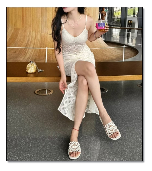 시~원함은 물론 시선을 집중시키는 로에베 슬리퍼 다양하게 즐기기