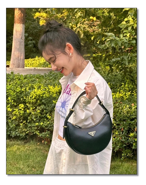 소중한 사람에게 선물하고 싶은~ 프라다 아르케 키포인트 몇가지~