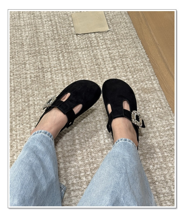 영롱한 반짝임 = 로저비비에 뮬 슬라이디 비브 유행템이 될거같죠^^
