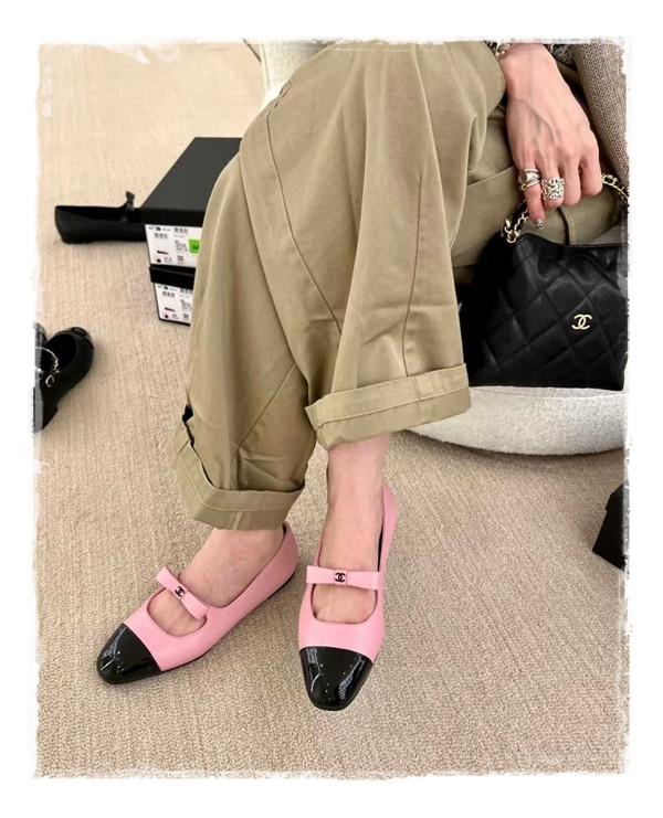 새로운 유행을 만드는 샤넬 메리제인 이번에는 어떤 style로 설레게 할까요.
