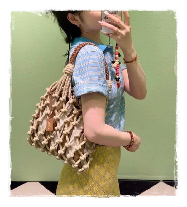 시선을 사로잡은 프라다 네트백 마크라메 미디엄 토트백 설렘을 유발하는 bag