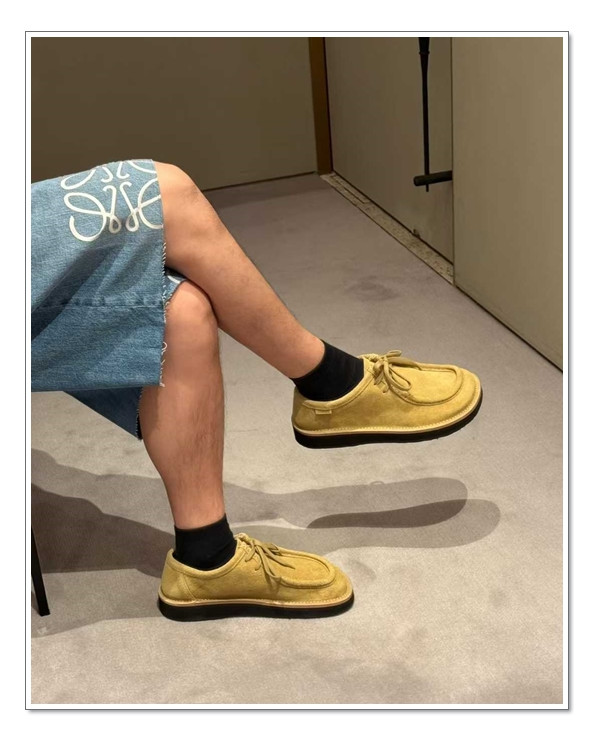 완벽한 모습으로 성별 상관없이 신게되는 로에베 로퍼 파로 레이스업 신자.