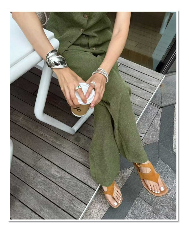 엇갈린 계절감속에 빛나는 25SS 에르메스 쪼리 카렌 셀럽이 선택하는 이유 분석