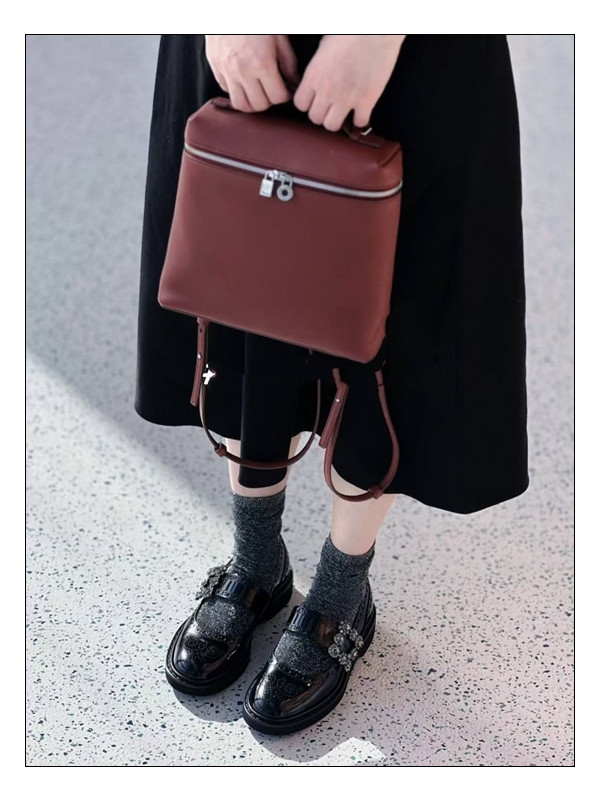 지금 가장 힙하고 아름다운 - 로저비비에 로퍼 3종 셋트 비교 분석, 일상에 활력을~