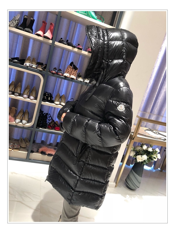 뚱뚱해 보이지 않는 몽클레어 수엔-suyen 클래식 라인으로 오래 소장