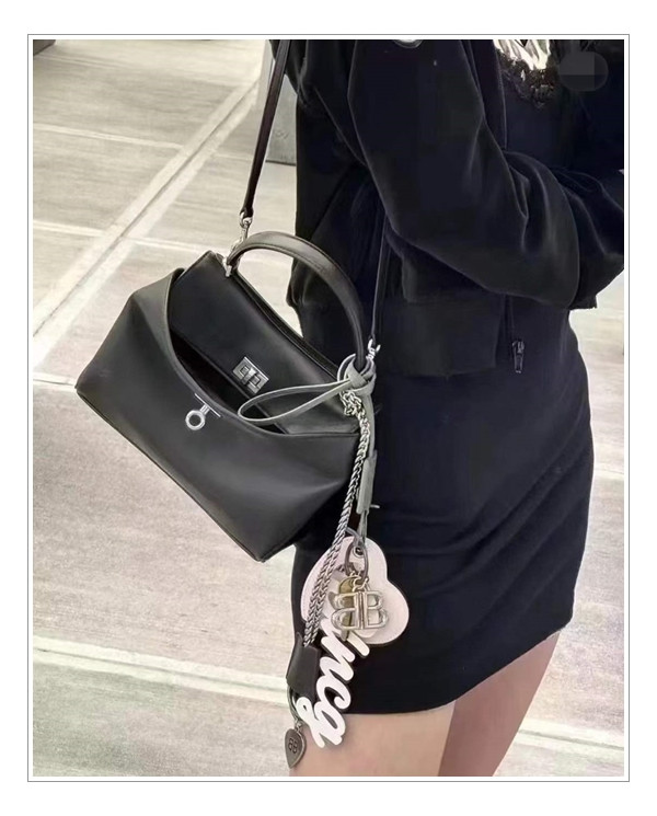 대세를 계속 이어가고 있는 발렌시아가 로데오 드는 순간 런웨이로 만드는 마법