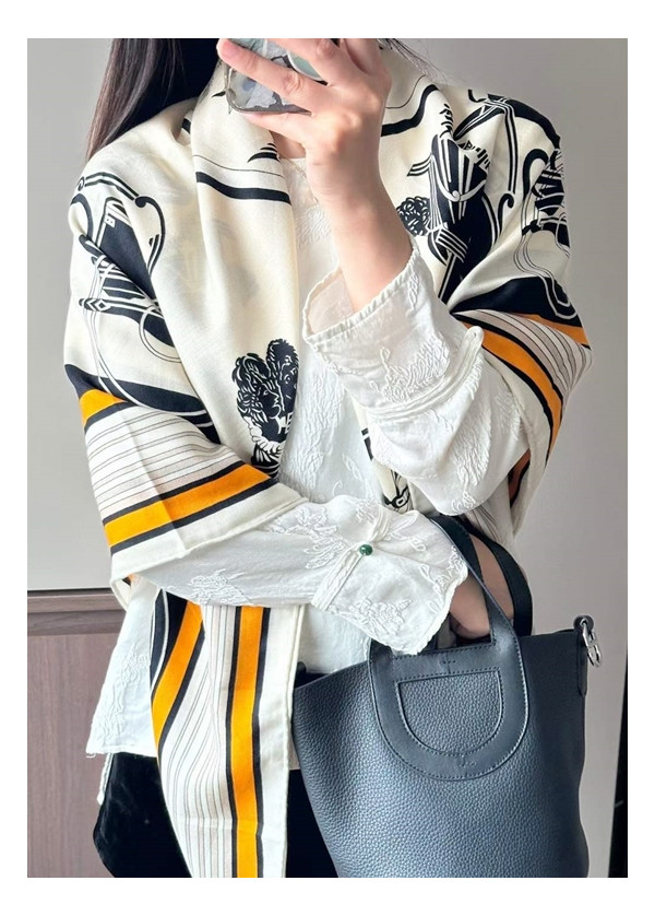 자이언트 크기 에르메스 까레 Scarf나 숄로 사용하세요.