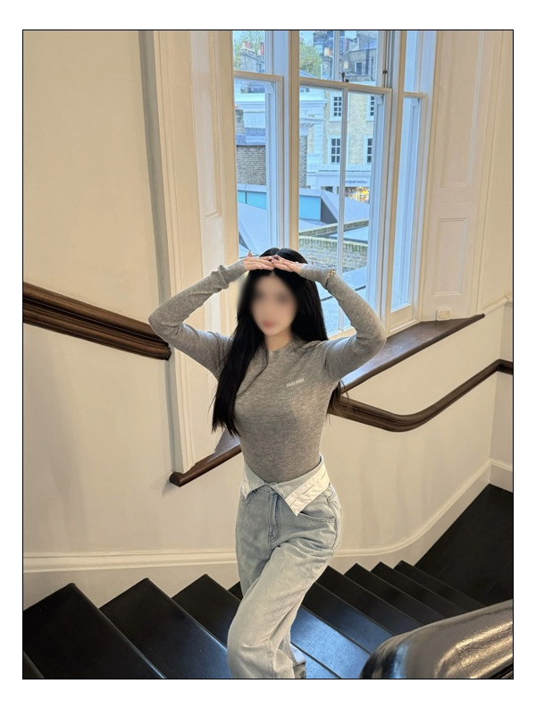 매 계절마다 유용함을 안겨주는 미우미우 니트 나의 위시리스트에 저장!