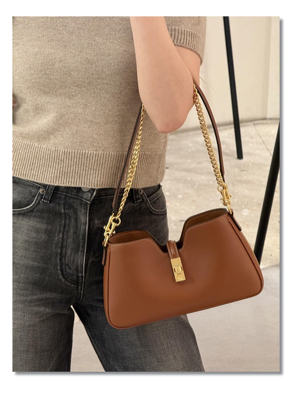 취향저격 볼수록 매력 터지는 데일리템 :) 소프트 16 셀린느 까미유백으로 패션 완성