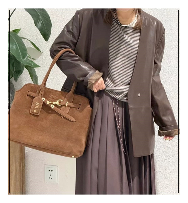 와우~ 보부상들의 It Bag;; 미우미우 탑핸들백 미디움 Aventure nappa