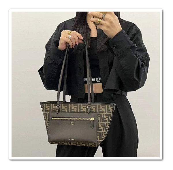 스몰, 라지 둘다 양면 보세요. 펜디 롤 Shoulder Bag