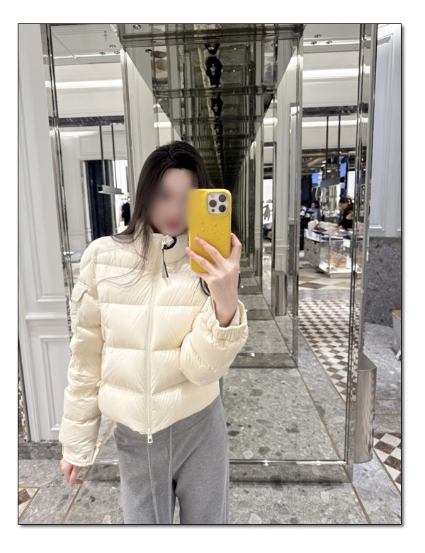 슈퍼 래커 발수 나일론 소재의 몽클레어 페트라 우월한 광택감이 시그니처!