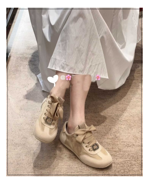 시선을 아래로 향하게 하는 로저비비에 운동화(Viv Low) 재구매율 높은 이유