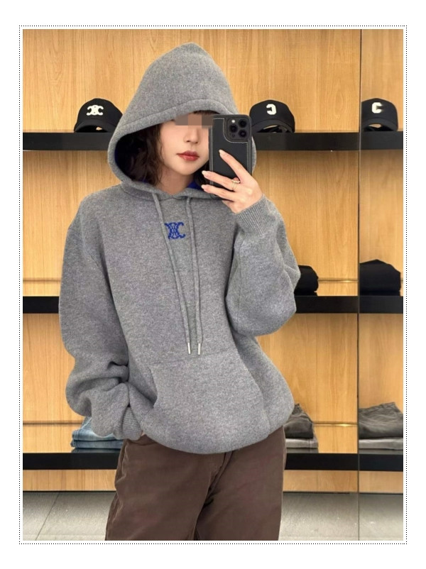 남,녀가 함께 입는 셀린느 후드티 트리옹프, 단 한벌로 완성하는 압도적 아우라