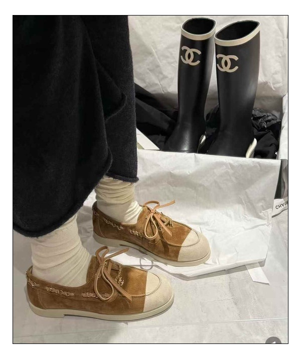 Daily하게 매일매일 손이 가는 샤넬 단화 구두처럼 때론 스포티하게! 때론 스마트하게!