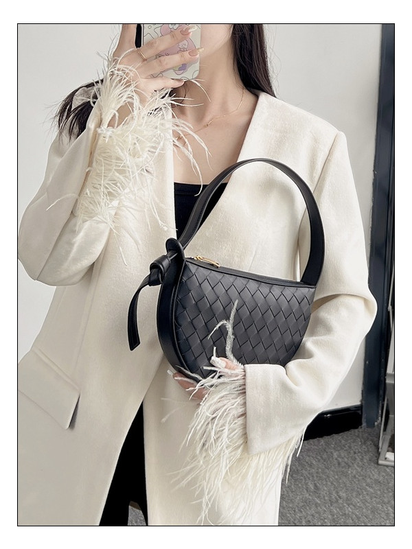 실용성을 겸비한 컴팩트함 :) 보테가베네타 선라이즈 나의 취향을 적극 반영한.....