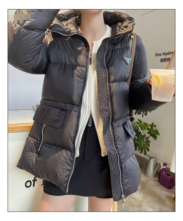 추운 날씨가 이어질수록 인기 고공행진 프라다 숏패딩 옷차림으로 뽐내기!!!