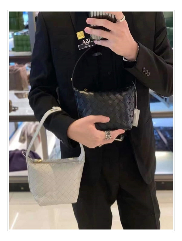 출근룩 부터 주말 데이트까지~ 보테가베네타 윌리스 일주일 코디 아이템 맞죠