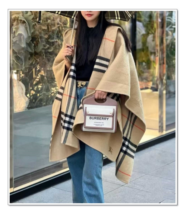 안과 밖 모두 사용하는 버버리 판초 / 여왕 비주얼을 가지고 싶을 때 언제든~