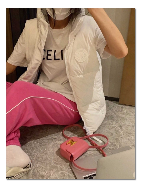 지금 입기에 너무 좋은 캐나다구스 패딩조끼 - 각종 코어에 활용도 높아요.