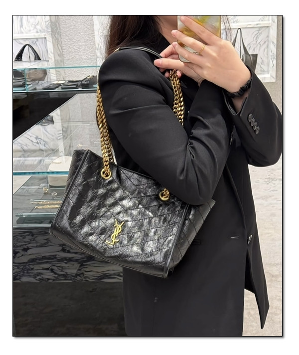 매일 뭐 들지? 고민하지 말고 생로랑 니키 쇼핑백 2 size 비교해서 선택하는 재미