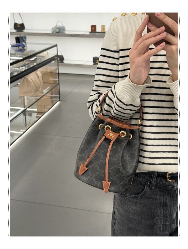 올해의 위시리스트 1위템 [셀린느 틴 클라라] 일주일 코디가 가능한 bucket bag