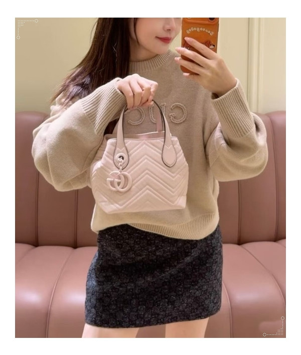 언제 마련해도 후회 없을 구찌 미니 쇼퍼백 언방식을 통한 잇백 증명