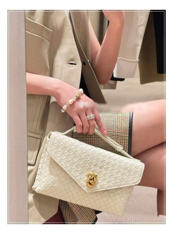 logo 없이도 충분히 빛나는 보테가베네타 놋락 - 핸드백 추천 베스트 자리 찜~~