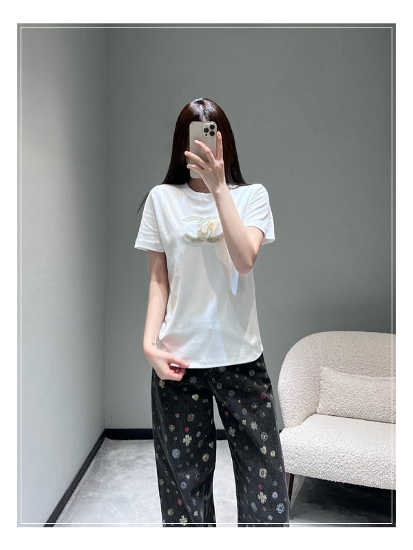 완벽한 핏감의 소유자, 샤넬 티셔츠 2가지 color 비교 분석 가지고 왔어요.