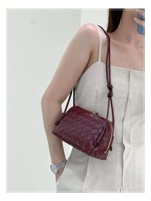 (Intrecciato) 보테가베네타 콘서트 파우치 mini bag을 뛰어 넘는 핸드백