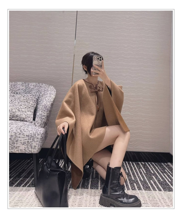 복고풍 스타일로 만든 로로피아나 케이프 숄처럼 편~안하게 휘리릭 둘러보기