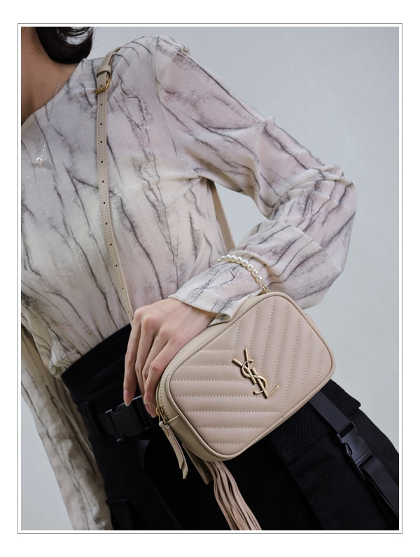 어디에 두르느냐에 따라 달라지는 생로랑 벨트백 코디 가이드(장.단점 찾기)