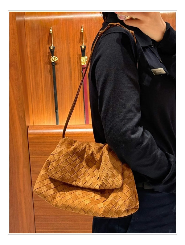 무광의 신비로움 그 자체~! 보테가베네타 지오르노 new face 라인업 구경