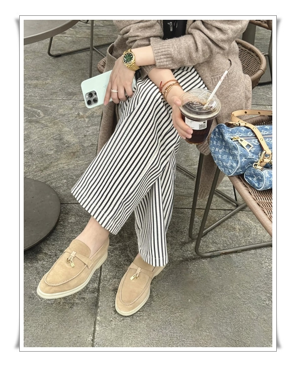 썸머워크라 불리는 로로피아나 로퍼 / 후회 없는 선택지~ 올드머니룩의 정석이죠.