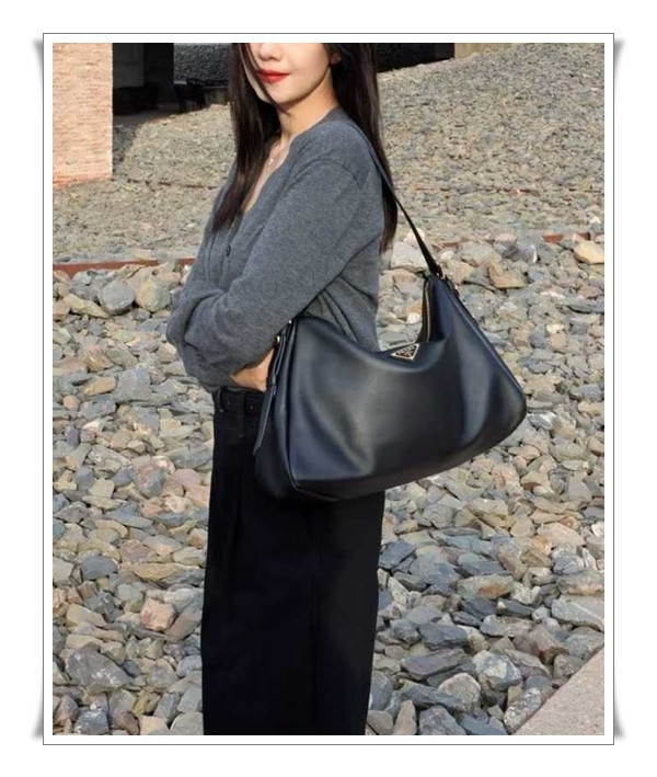 머릿속에서 잊혀지지 않는 프라다 에메백 보부상도 좋아하는 찐템중에 찐~