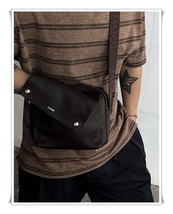 같이 사용하는 로에베 페블 메신저백 커플템을 찾고 있다면 바로 이거~!!