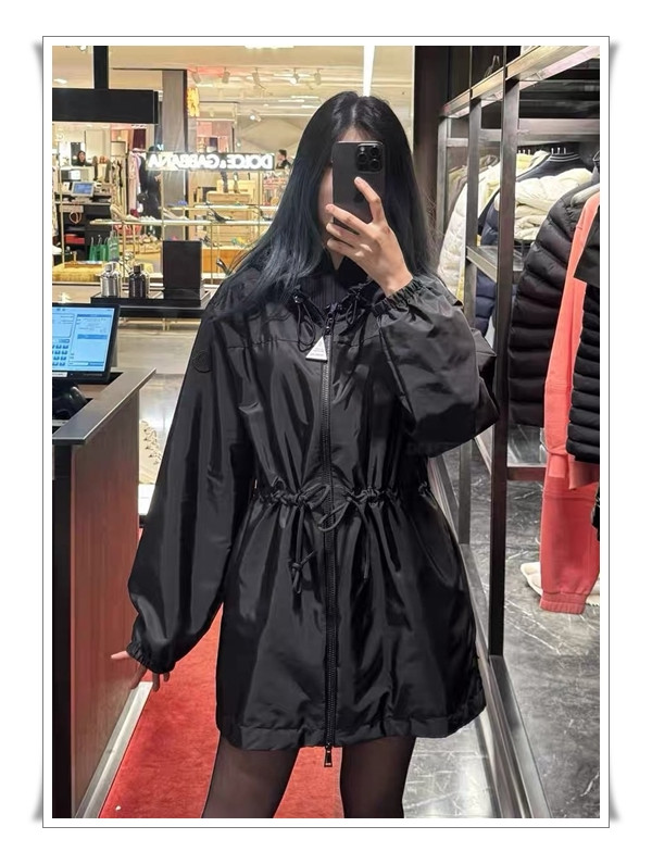 계절이 바뀔 때 입는 아우터, 몽클레어 바람막이 필리라 최신 트렌드 적용템