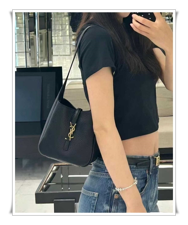 쪼꼬미의 미학 = 생로랑 미니 호보백 LE 5A7 미리 소장하면 더 좋은^^