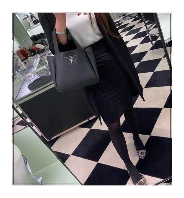 언제나 꾸준히 함께할 수 있는 프라다 토트백 시간이 지나면 지날수록 멋드러져 보여