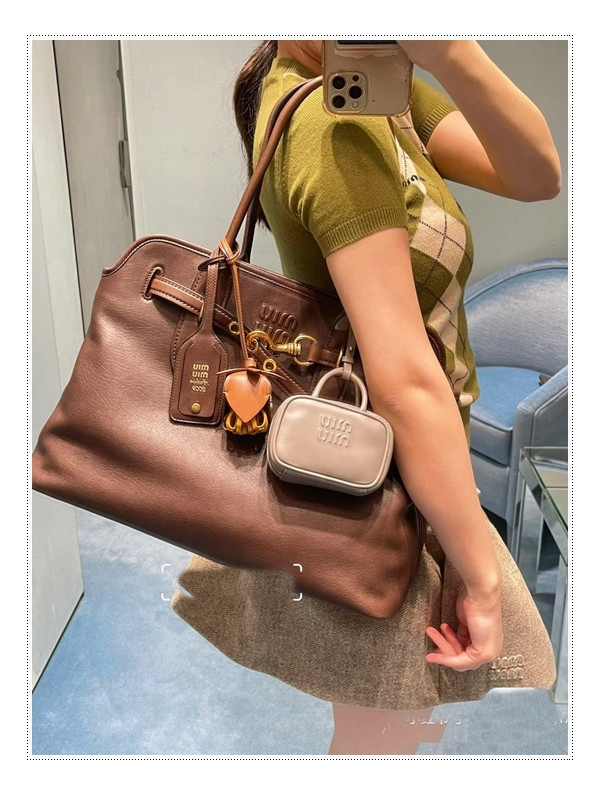 2009 아카이브의 화려한 귀환 = 미우미우 아방뛰르 big bag&it bag  리뷰