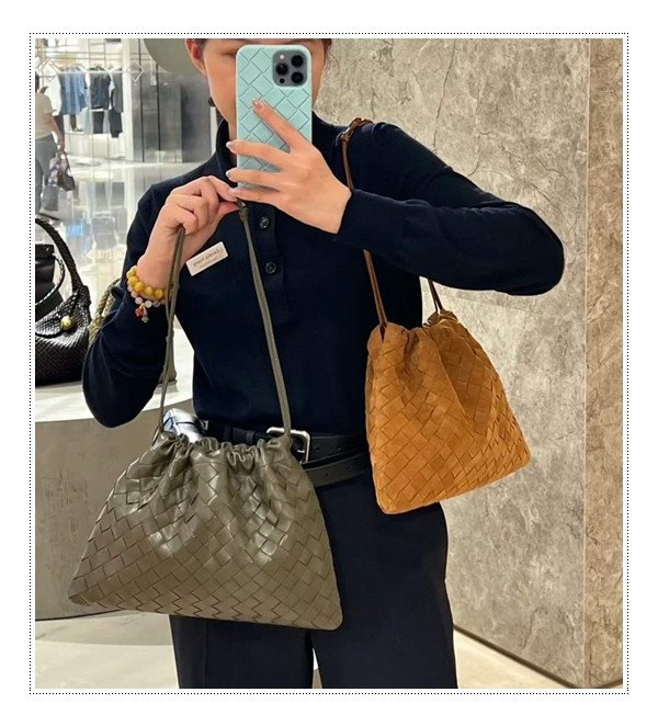 빈틈없이 촘촘한 보테가베네타 더스트백 타임리스 아이템으로 인정할 수 밖에 없는 이유