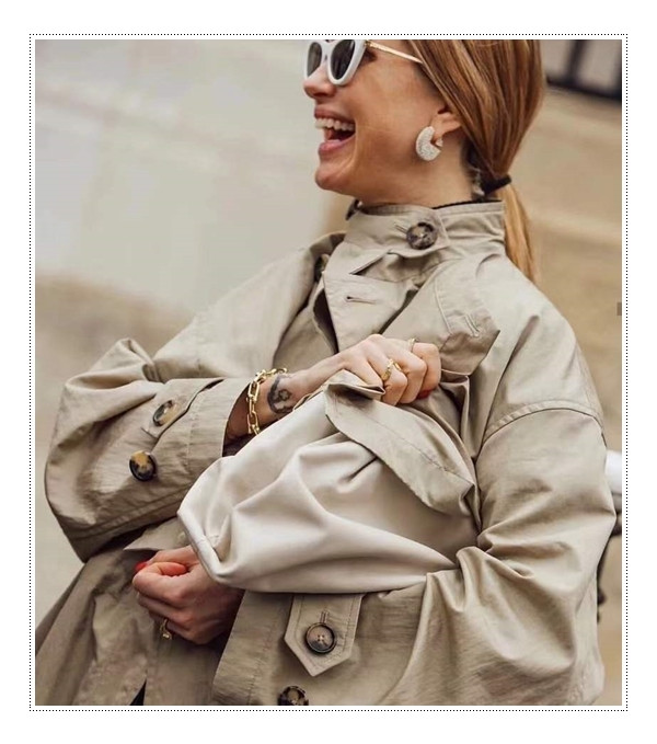 손으로 들고 다니는 보테가베네타 클러치백 / 만두 파우치 후기들을 모아서 리뷰