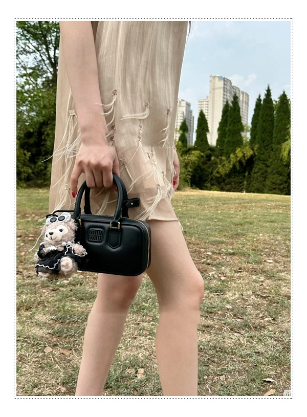 작지만 완벽한 비율의 미우미우 아르카디백 영접 후기를 리얼하게~~팩트폭행